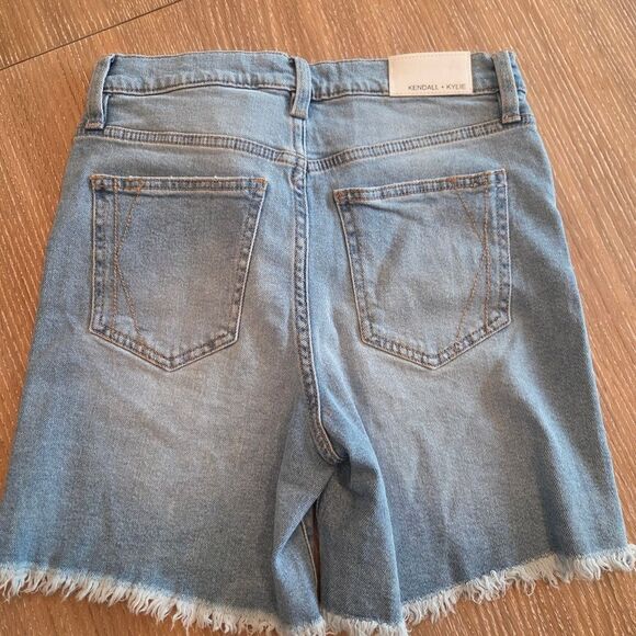 Kendall + Kylie Jean Boyfriend Bermuda Jean Shorts Frayed Hem Distressed Size 26 - Picture 3 of 7